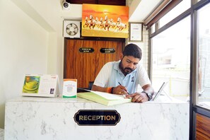 Lobby - Perfect 5-bedroom hotel with AC in pleasant Varanasi (Varanasi)