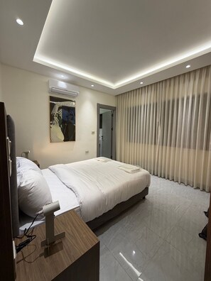 Iron/ironing board, Internet, bed sheets, wheelchair access - 001 JRE apartment with stunning boulevard veiw (Amman)