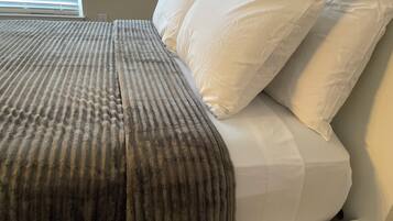 1 chambre, fer et planche Ă repasser, Wi-Fi gratuit, draps fournis
