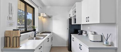 Fridge, microwave, oven, stovetop