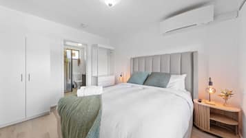 Iron/ironing board, WiFi, bed sheets