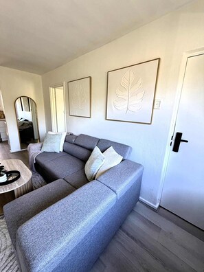 TV - 15 Calm & Cosy w Parking - Walk to Beach & Train (Mosman Park)