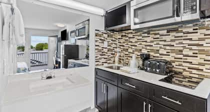 2 Queen Beds|Nsmk,Kitchen