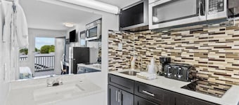 2 Queen Beds|Nsmk,Kitchen
