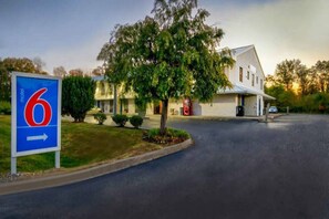 Exterior - King Bed|Mobil|Tub|Nsmk|Micfridg (Jeffersonville)
