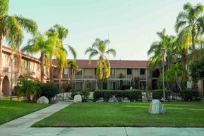 Exterior - 1 King Bed|Smk,Micfridge (Anaheim)