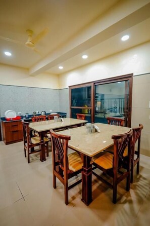 Dining - Akruthi Palm Pavilion Resort (Aldur)