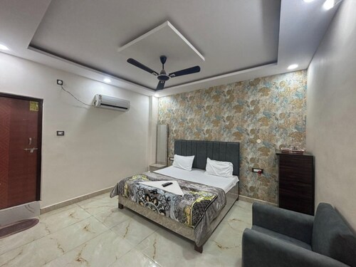 Manjeet Hotel & Restaurant