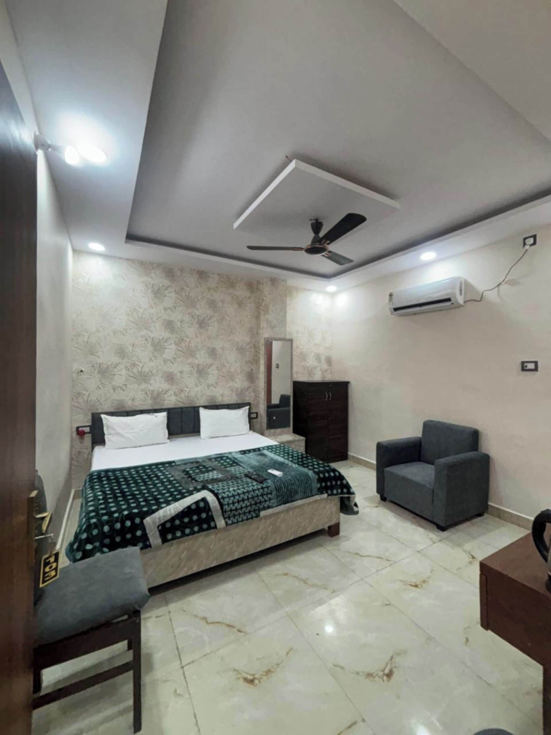 Kamar Basic, pemandangan kota | Meja kerja, ruang kerja ramah laptop, dan Wi-Fi gratis