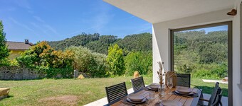 La Casina Blanca – A Cozy Retreat by the Asturian Coast