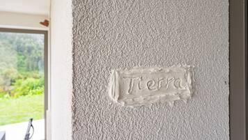 A textured wall with a plaque reading 'Tierra.'