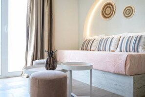 TV - SolMare Deluxe Suites (Mastihari)