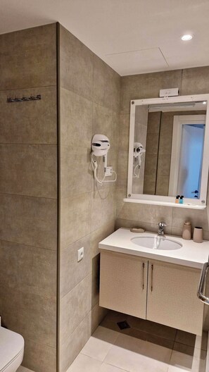 Hair dryer, bidet, towels, soap -  Cosy Sea View Apartment in Batumi — Perfect for Couples & Families (Batumi)