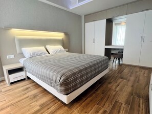 1 bedroom, iron/ironing board, WiFi, bed sheets -  Cosy Sea View Apartment in Batumi — Perfect for Couples & Families (Batumi)