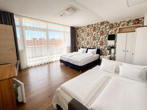 1 habitación, tabla de planchar con plancha, wifi y ropa de cama 