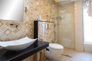 Premium Room | Bathroom - Hotel Beechwood by Avira (Mussoorie)