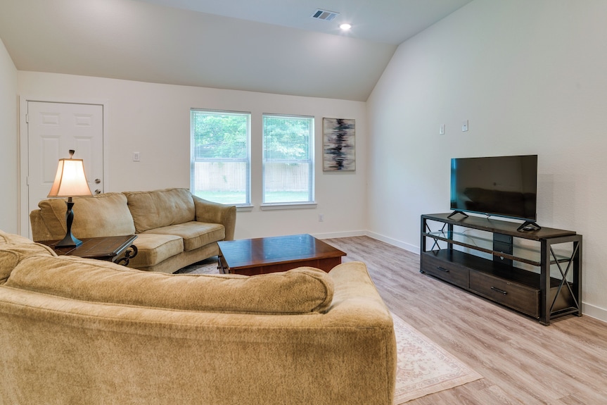 Piney Woods Escape! Magnolia Home W/ Lake Access - Magnolia, TX