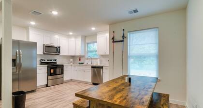 Piney Woods Escape! Magnolia Home w/ Lake Access
