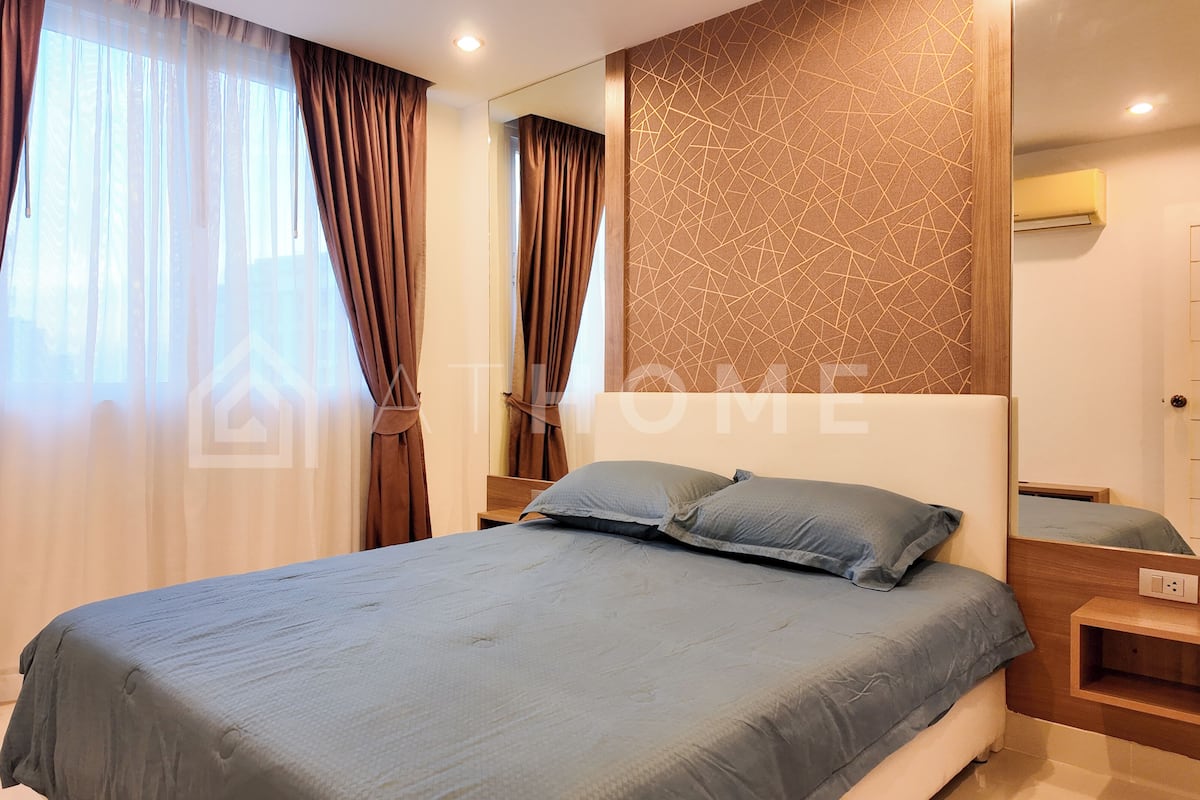 Standard Apartment, Garden View | Blackout drapes, iron/ironing board, free WiFi
