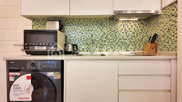 Standard Apartment, Garden View | Private kitchen