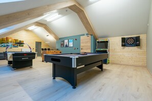 Games room - Luxury Ardennes Retreat with Spa (MANHAY)