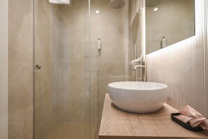 Doccia, bidet, shampoo