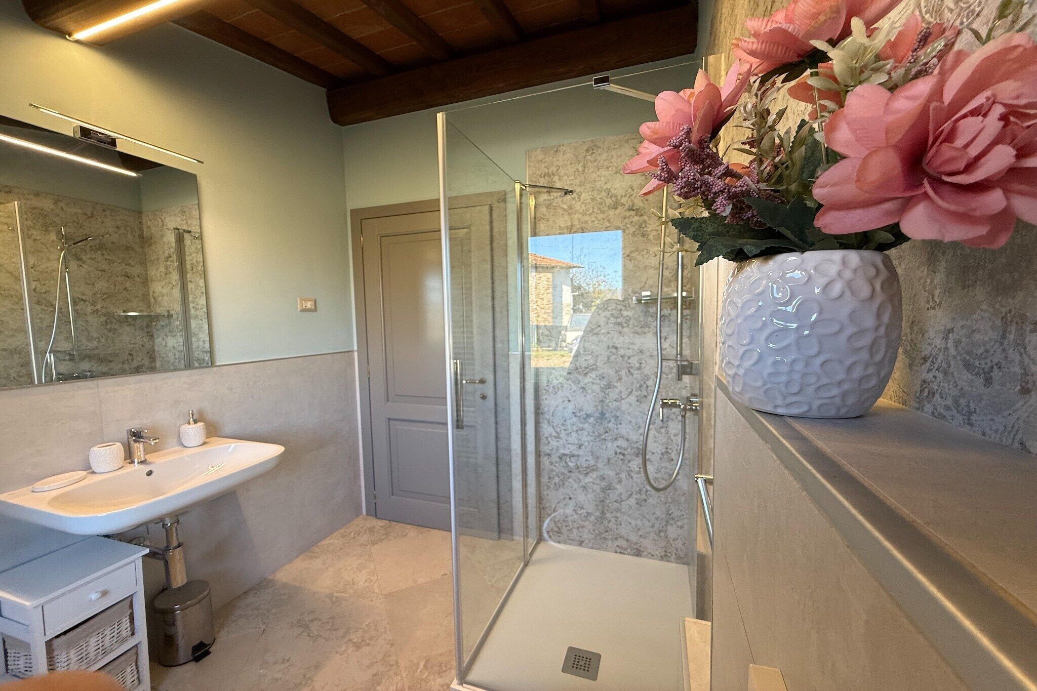 Dusche, Whirlpool, Haartrockner, Bidet