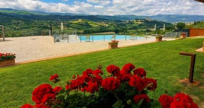 Spacieuse maison de vacances avec piscine partagée à Poppi