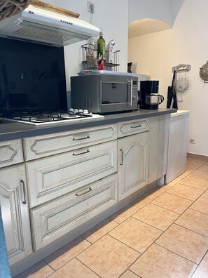 Private kitchen - Vrbo Property (Molières-sur-Cèze)