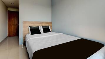 Desk, free WiFi, bed sheets