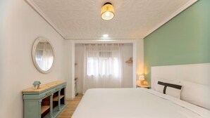 2 bedrooms, iron/ironing board, internet, bed sheets - BEACH Las Arenas, Cabañal area, near bus and metro (València)