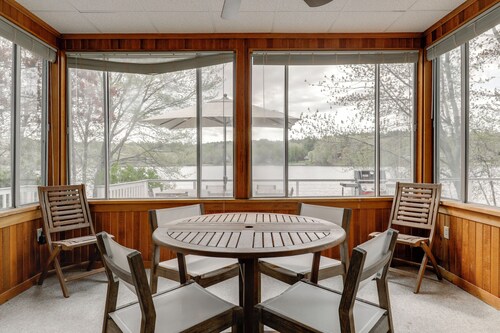Kayaks, Paddleboat! Lakefront Retreat in Barnstead