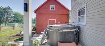 Family Farmside Getaway w/ Hot Tub in Fairplay!