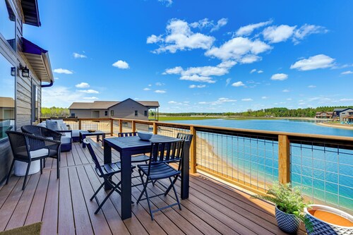 Private Beach & Game Room! Sunset Lake Group Hub