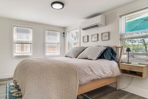Internet, bed sheets - Periwinkle: Gateway to Cape Cod Coastal Cottage (Wareham)