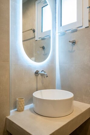 Hair dryer, towels - SolMare Comfort Suites (Mastihari)