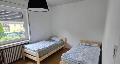 Appartement paisible et confortable au rez-de-chaussée avec balcon et Wi-Fi