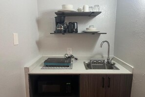 Refrigerador, microondas, parrilla de estufa y lavavajillas 