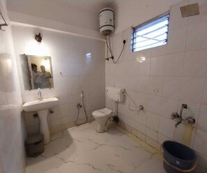 House | Bathroom - Hotel O Park Street Metro Station (Kolkata)
