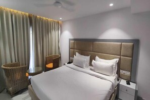 Escrivaninha, Wi-Fi de cortesia, roupa de cama
