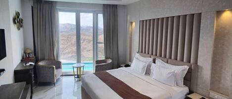Desk, free WiFi, bed sheets