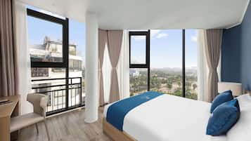 Deluxe Apartment, Lake View | View from property
