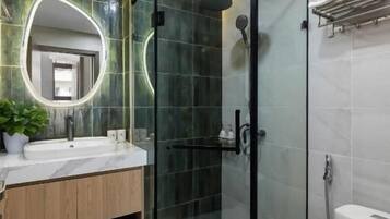 Deluxe Suite, Park View | Bathroom | Shower, hair dryer, slippers, towels