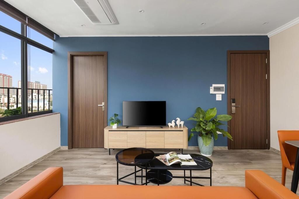 Deluxe Apartment, City View | Living area