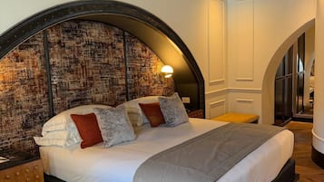 Quarto casal luxo | Cofres nos quartos, escrivaninha, Wi-Fi de cortesia