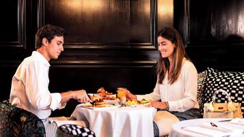 Desayuno buffet todos los días (con cargo)