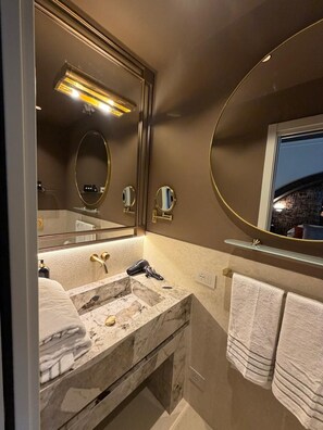 Shower, free toiletries, hair dryer, towels - Argentum Boutique Hotel & SPA (Roma)
