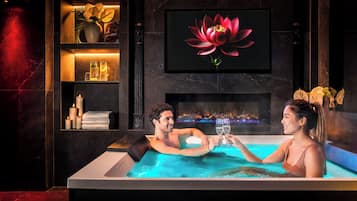 Indoor spa tub