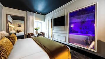 Kamer (Deluxe King Room) | Luxe beddengoed, bedden met traagschuimmatras, een minibar
