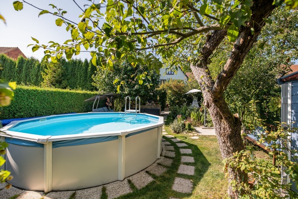 Pool im Garten zur freien Nutzung